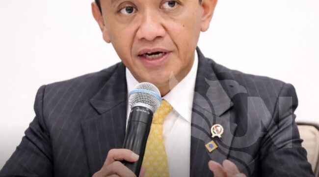 Menteri ESDM Bahlil Lahadalia memastikan cadangan BBM nasional masih aman dan cukup hingga 20 hari ke depan. Pemerintah terus memantau dampak geopolitik global terhadap pasokan energi Indonesia.