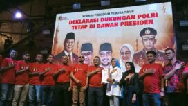 Sandri Rumanama dari Kornas Presidium Pemuda Timur menegaskan dukungan agar Polri tetap di bawah Presiden. Ia menolak politisasi institusi dan menyebut relasi Polri-Presiden bersifat konstitusional, bukan politik praktis.