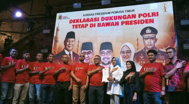 Sandri Rumanama dari Kornas Presidium Pemuda Timur menegaskan dukungan agar Polri tetap di bawah Presiden. Ia menolak politisasi institusi dan menyebut relasi Polri-Presiden bersifat konstitusional, bukan politik praktis.