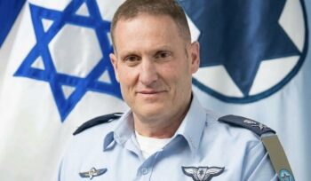 Kabar mengejutkan dari konflik Iran–Israel. Panglima Angkatan Udara Israel Tomer Bar dilaporkan tewas dalam serangan balasan Iran yang disebut menembus sistem pertahanan canggih Israel.