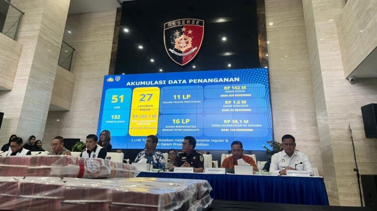 Bareskrim Polri mengeksekusi 133 rekening terkait kasus TPPU dari perjudian online dengan total aset Rp 58,18 miliar. Dana hasil kejahatan tersebut diserahkan ke Kejaksaan Agung.