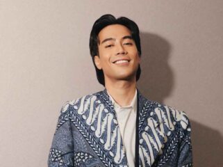 Penyanyi Vidi Aldiano meninggal dunia pada 7 Maret 2026 setelah enam tahun berjuang melawan kanker ginjal. Suami Sheila Dara Aisha itu menghembuskan napas terakhir pada pukul 16.33 WIB didampingi keluarga.