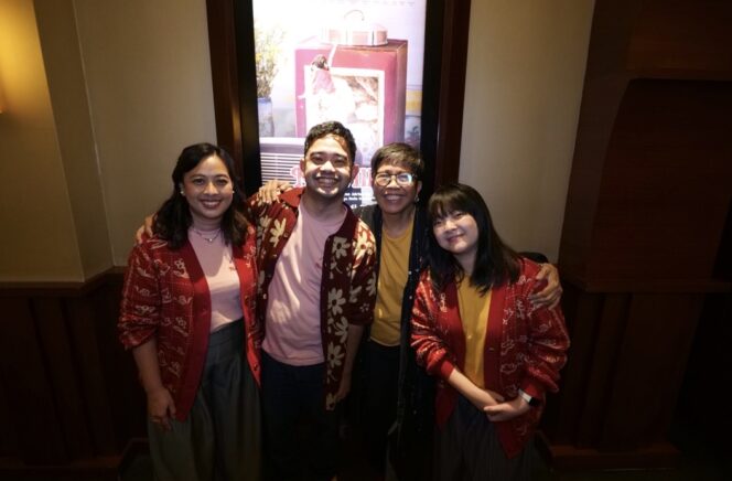 
					Film Na Willa dari Visinema Studios mendapat banyak pujian dari penonton di screening awal. Film keluarga penuh imajinasi ini siap tayang di bioskop Indonesia saat Lebaran 2026.