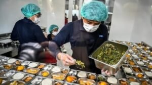 BGN menghentikan sementara 1.512 SPPG program Makan Bergizi Gratis di enam provinsi setelah evaluasi menemukan masalah sertifikat higiene sanitasi, IPAL, dan fasilitas operasional.