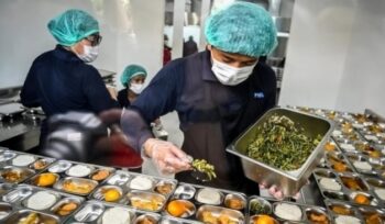 BGN menghentikan sementara 1.512 SPPG program Makan Bergizi Gratis di enam provinsi setelah evaluasi menemukan masalah sertifikat higiene sanitasi, IPAL, dan fasilitas operasional.