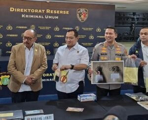 Terungkap inilah pembunuh Ermanto, pensiunan karyawan JICT di Bekasi. Polisi Metro Jaya sebut motif pelaku murni ekonomi. Simak kronologi lengkapnya.
