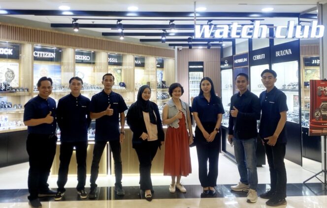 
					Watch Club resmi buka store ke-41 di Puri Indah Mall Jakarta Barat dengan diskon hingga 40%, hadiah spesial, dan koleksi jam tangan original dari brand internasional.(Doc.Watch Club)