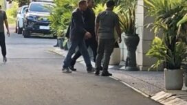 Peneliti forensik digital Rismon Sianipar akhirnya mendatangi rumah Joko Widodo di Solo di tengah polemik ijazah dan upaya penyelesaian kasus melalui restorative justice.