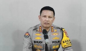 Wakil Koordinator KontraS, Andrie Yunus, disiram air keras di Jalan Salemba, Jakarta Pusat, Kamis malam (12/3/2026). Korban mengalami luka di tangan, wajah, dan mata. Polisi masih menyelidiki kasus ini untuk mengungkap pelaku dan motif serangan.