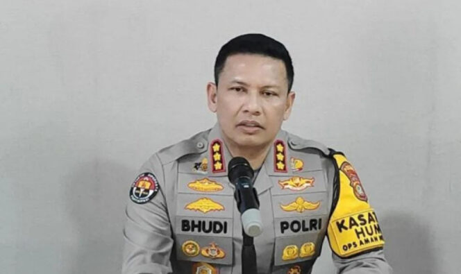 
					Wakil Koordinator KontraS, Andrie Yunus, disiram air keras di Jalan Salemba, Jakarta Pusat, Kamis malam (12/3/2026). Korban mengalami luka di tangan, wajah, dan mata. Polisi masih menyelidiki kasus ini untuk mengungkap pelaku dan motif serangan.