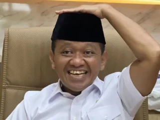 Bahlil Lahadalia ungkap Indonesia telah mengamankan sumber minyak baru di tengah krisis Selat Hormuz. Pemerintah pastikan stok BBM tetap aman meski rantai pasok global terganggu.(Foto:Istimewa)