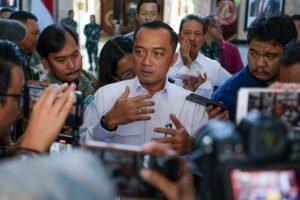 Istana memastikan harga BBM subsidi dan nonsubsidi tidak naik per 1 April 2026. Masyarakat diminta tetap tenang karena stok dijamin aman.