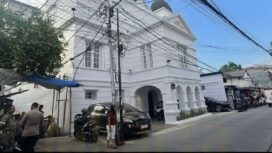 Kantor perusahaan pemenang proyek motor listrik Rp1,2 triliun di Jakarta Barat dijaga polisi, publik soroti transparansi anggaran.(Istimewa)