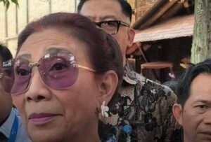 Susi Pudjiastuti resmi jadi Komisaris Utama Independen Bank BJB dan langsung targetkan pemberantasan pinjol ilegal di Jawa Barat lewat kredit bunga rendah.