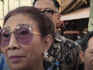 Susi Pudjiastuti resmi jadi Komisaris Utama Independen Bank BJB dan langsung targetkan pemberantasan pinjol ilegal di Jawa Barat lewat kredit bunga rendah.