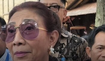 Susi Pudjiastuti resmi jadi Komisaris Utama Independen Bank BJB dan langsung targetkan pemberantasan pinjol ilegal di Jawa Barat lewat kredit bunga rendah.