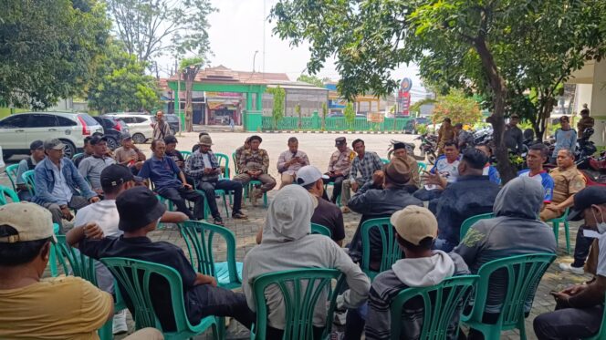 
					Diskusi Lurah Teluk Pucung bersama warga terkait surat edaran larangan penggunaan lahan Kelurahan.