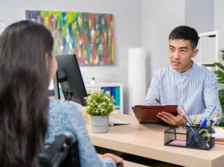 Tips mengatasi grogi saat interview kerja agar tidak blank, panik, dan tetap percaya diri di depan HRD. Panduan praktis biar lolos wawancara.(Istimewa)