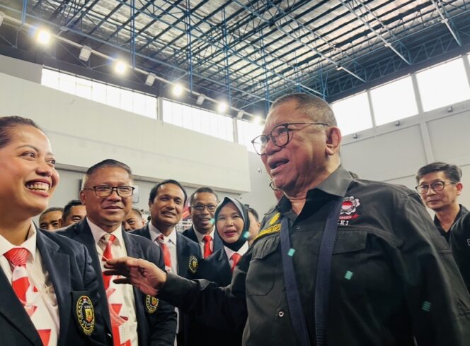 
					Seleknas dan Pelatnas KKI 2026 digelar di Jakarta. Oesman Sapta menekankan integritas, sportivitas, dan peran wasit dalam pembinaan atlet karate menuju Kejurnas PB FORKI.(doc.prabainsight.com)