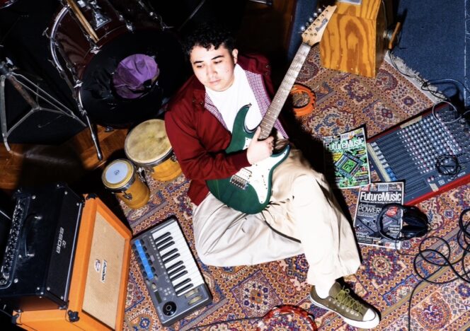 
					The Candle Light Children kembali lewat “Mangoes”, single pembuka menuju album debut “No Vacancy” yang mengangkat tema escapism dan pencarian makna hidup.