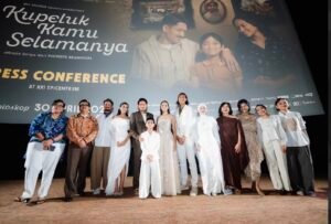 “Kupeluk Kamu Selamanya”: Film Tentang Ibu yang Terlalu Kuat Sampai Lupa Boleh Rapuh