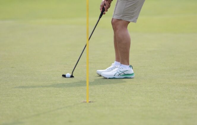 
					ASICS luncurkan sepatu golf GEL-KAYANO ACE 3 di Tee Day Off 2026, hadirkan teknologi terbaru untuk performa dan gaya di lapangan.