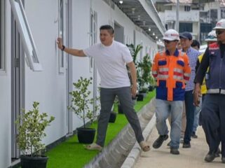Pemerintah mulai menata hunian warga bantaran rel di Pasar Senen dengan fasilitas layak. Proyek ini jadi langkah awal penataan kawasan rel secara nasional.(Seskab)