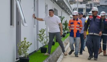 Pemerintah mulai menata hunian warga bantaran rel di Pasar Senen dengan fasilitas layak. Proyek ini jadi langkah awal penataan kawasan rel secara nasional.(Seskab)