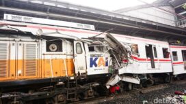 Sebanyak 17 korban kecelakaan KRL Bekasi Timur masih dirawat di RSUD CAM, 3 jalani operasi dan 2 dirujuk ke RS tipe A karena kondisi serius.