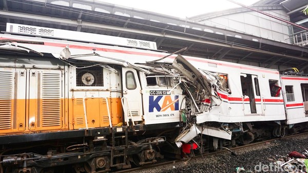 Sebanyak 17 korban kecelakaan KRL Bekasi Timur masih dirawat di RSUD CAM, 3 jalani operasi dan 2 dirujuk ke RS tipe A karena kondisi serius.