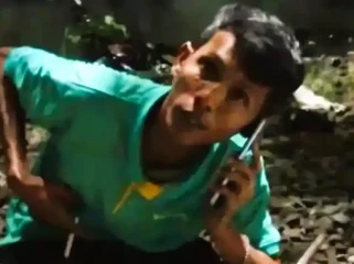 Taksi mogok di rel diduga jadi pemicu kecelakaan KRL dan KA Argo Bromo di Bekasi Timur yang menewaskan 14 orang, sopir kini diperiksa polisi.