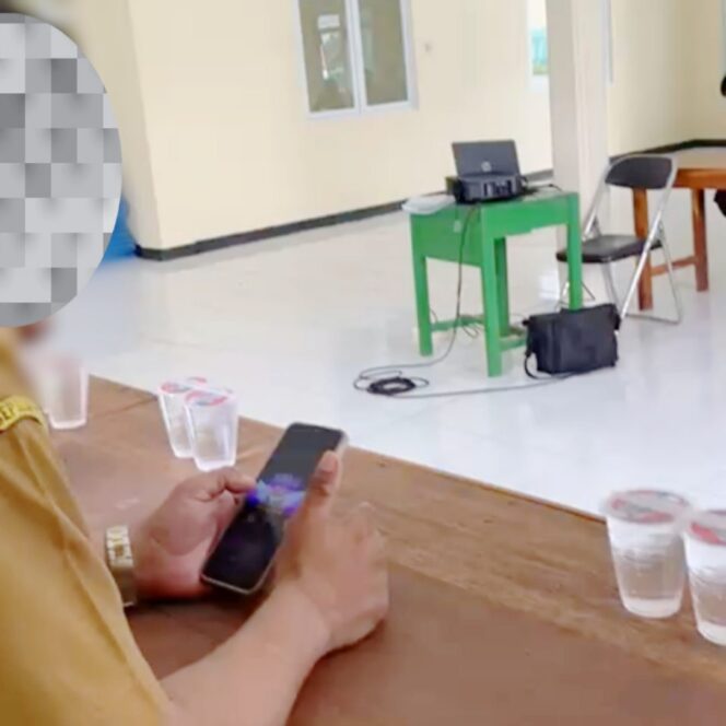 
					Potongan gambar video Sekdes yang diduga sedang bermain judi online.