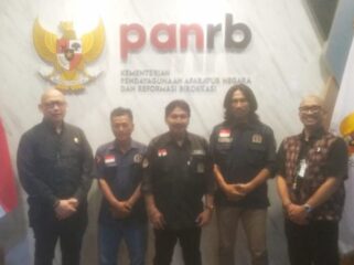 Perwakilan AWPI Kota Bekasi berfoto bersama perwakilan Kemenpan-RB