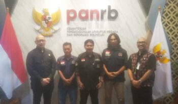 Perwakilan AWPI Kota Bekasi berfoto bersama perwakilan Kemenpan-RB
