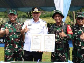 Tri Adhianto bersama TNI saat membuka program TMMD ke-128