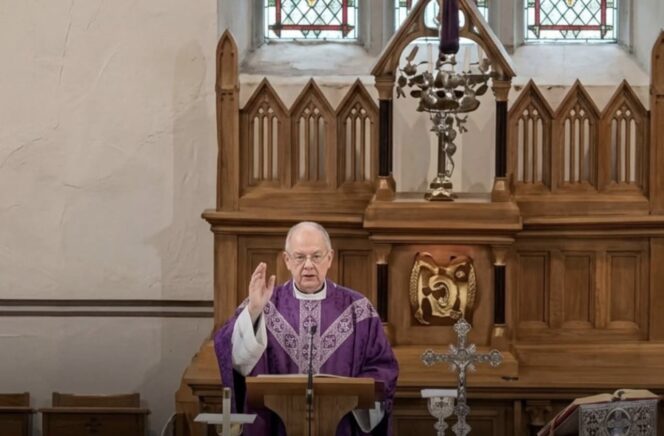 
					Pendeta di Irlandia viral usai salah doa untuk Donald Trump, diduga “Freudian slip” di tengah kontroversi dengan Vatikan (Foto:Istimewa)