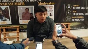 Diskusi publik di Tebet, Jakarta Selatan, menyoroti melemahnya supremasi sipil dan ancaman militerisme terhadap negara hukum. (Prabainsight.com)