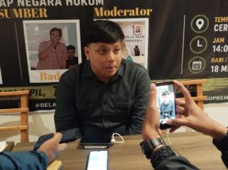 Diskusi publik di Tebet, Jakarta Selatan, menyoroti melemahnya supremasi sipil dan ancaman militerisme terhadap negara hukum. (Prabainsight.com)