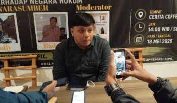 Diskusi publik di Tebet, Jakarta Selatan, menyoroti melemahnya supremasi sipil dan ancaman militerisme terhadap negara hukum. (Prabainsight.com)