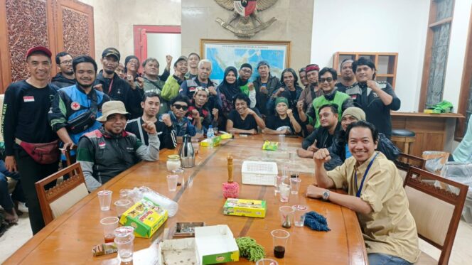 
					APOB menyambut Perpres Nomor 27 Tahun 2026 tentang pekerja transportasi online yang mengatur potongan aplikator maksimal 8 persen bagi driver ojol dan kurir online.(Istimewa)