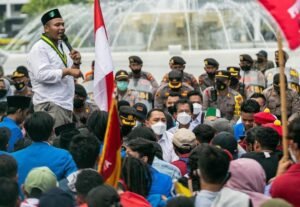 PB SEMMI menilai kehadiran Prabowo di May Day Monas sebagai sinyal kuat keberpihakan pada buruh, termasuk langkah negara melalui Danantara yang menargetkan penurunan potongan ojol hingga 8 persen.