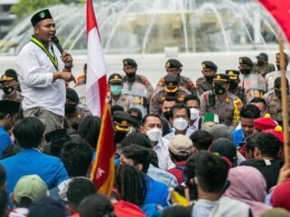 PB SEMMI menilai kehadiran Prabowo di May Day Monas sebagai sinyal kuat keberpihakan pada buruh, termasuk langkah negara melalui Danantara yang menargetkan penurunan potongan ojol hingga 8 persen.