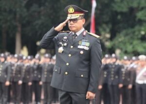 Wakapolda Sultra Brigjen Pol Gidion Arif Setyawan memimpin Upacara Harkitnas 2026. (Foto: Bidhumas Polda Sultra)