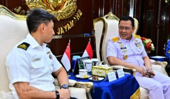 Wakasal dan Chief Of Staff RSN Bahas Penguatan Hubungan Bilateral Angkatan Laut. (Foto: Dispenal)
