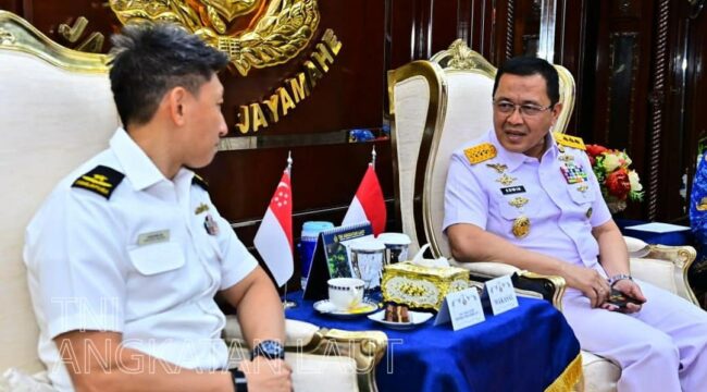 Wakasal dan Chief Of Staff RSN Bahas Penguatan Hubungan Bilateral Angkatan Laut. (Foto: Dispenal)