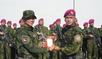 Pangkoops TNI Habema Pimpin Pelepasan Satgas Gobang V Yonif 4 Marinir. (Foto: Yonif 4 Marinir)