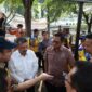 Anggota Komisi V DPR RI, H Sudjatmiko (baju cokelat) saat menyambangi stasiun Bekasi Timur