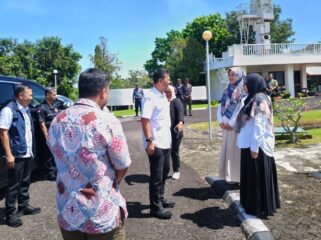 Wakil Kepala BRIN Laksdya TNI (Purn) Amarulla Octavian Tinjau Stasiun Bumi BRIN Parepare. (Foto: Istimewa)