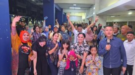 DKM GCP berfoto bersama warga usai acara.