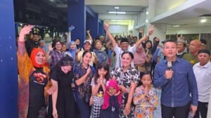 DKM GCP berfoto bersama warga usai acara.
